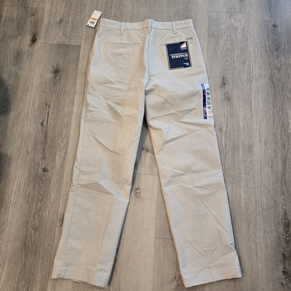 IZOD Flat Front Straight Fit Performance Plus Stretch Pants 33x32 Warm Pearl NWT - Picture 5 of 6